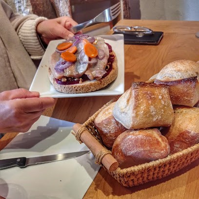 Rouge Et Blanc, Restaurant à Noyers
