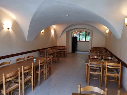 Auberge Le Charrail, Restaurant à Mayres-Savel