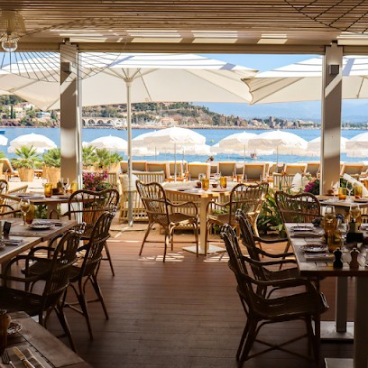 La Plage Blanche, Restaurant à Théoule-sur-Mer
