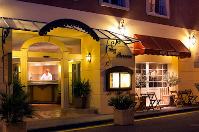 Hôtel Du Tourisme Et Du Pont D`arc Restaurant à Vallon-Pont-d'Arc