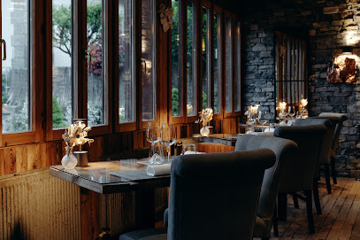 Arūḍha Restaurant à Servoz