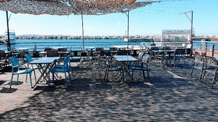 AU BORD DE L'EAU, Restaurant à Marseille 16