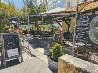 Le Petit Café De Jenna Restaurant à Joucas
