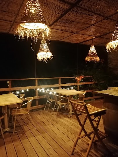 Resto-café  Ô pieds dans l'eau, Restaurant à Marcilhac-sur-Célé