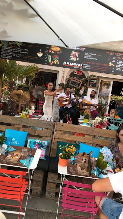 RESTAURANT LE RADEAU, Restaurant à Saintes-Maries-de-la-Mer
