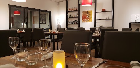 Le Clos Des Arts, Restaurant aux Mages