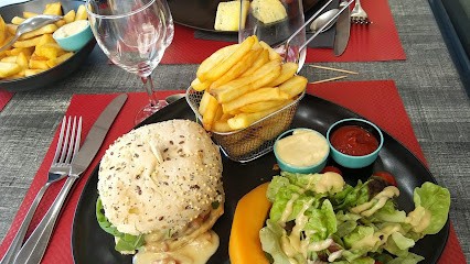 Le Crystal Thé Dansant-Restaurant, Restaurant à Saint-Désirat