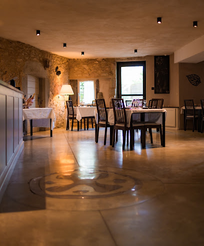 Relais De Pigasse Restaurant à Ouveillan