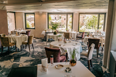 Hôtel Restaurant Du Vieux Pont, Restaurant à Belcastel