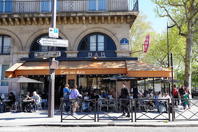 Café Des Arts Restaurant à Paris 01