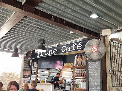 Ti One Café, Restaurant à Ruoms