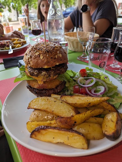 Auberge De Laura, Restaurant à Chénelette