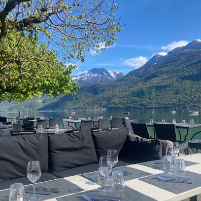 Chez Ma Cousine, Restaurant à Doussard