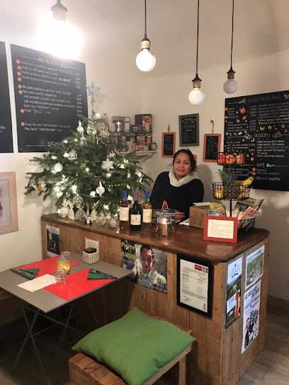 Natalie Noodles, Restaurant aux Vans