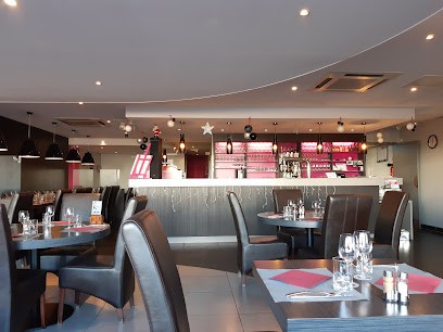 Chez Lui, Restaurant à Savigné