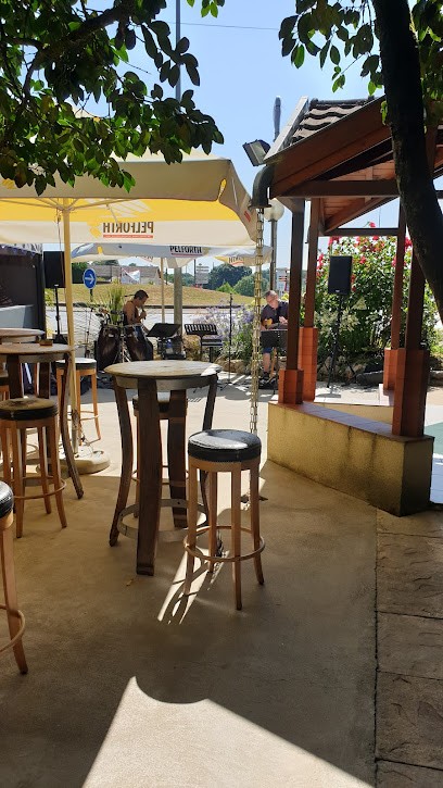 L' Entrepotes, Restaurant à Garlin