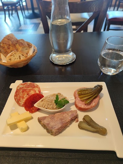 Hôtel Restaurant de la Gare, Restaurant à Savenay