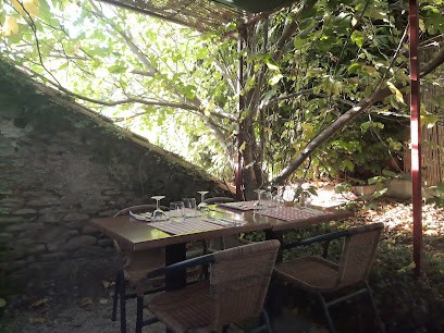 Auberge les Acacias, Restaurant à Courniou