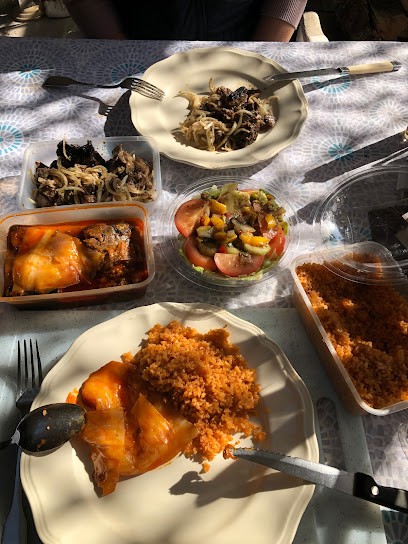 Akwaba Chez Betty, Restaurant à Plaisir