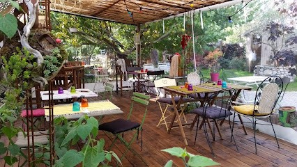 Aux 2 Moiselles - Restaurant dans un jardin, Restaurant à Saint-Bauzille-de-Putois