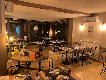 La Chaumière - Restaurant De Memer 12200 Restaurant à Vailhourles