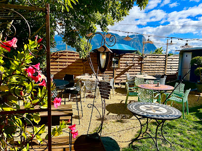 Table Bohème - Les Nuggets Du Granier - La Roulotte Gourmande Restaurant à Apremont