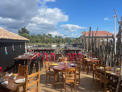 La Terrasse De La Poissonnerie Du Port De Lanton Restaurant à Lanton