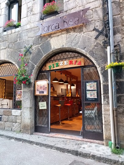 Pizzeria Força Real, Restaurant à Villefranche-de-Conflent