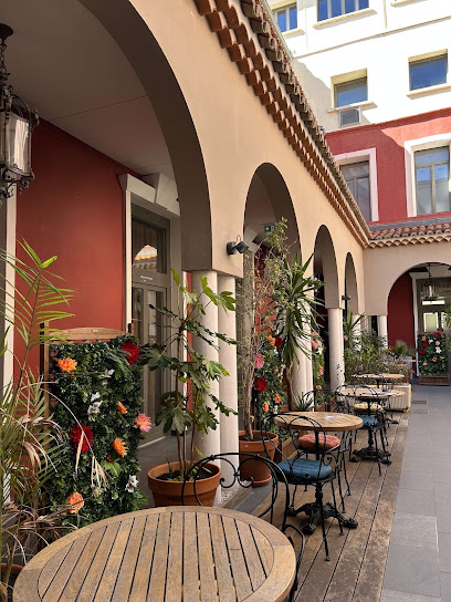 Le Patio By Bouteilles À La Mer Restaurant à Sète