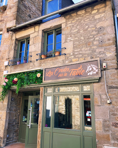Les Coudes Sur La Table Restaurant à Dinan