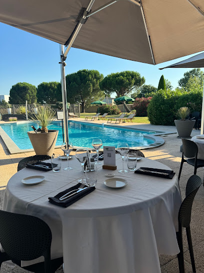 Hôtel Restaurant Sous Les Pins Restaurant à Étoile-sur-Rhône