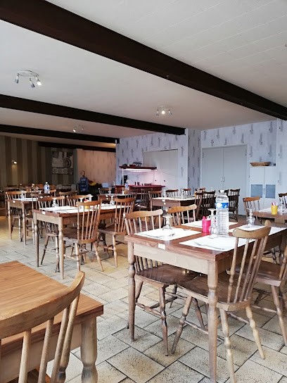 Relais Le Menhir, Restaurant à Louargat