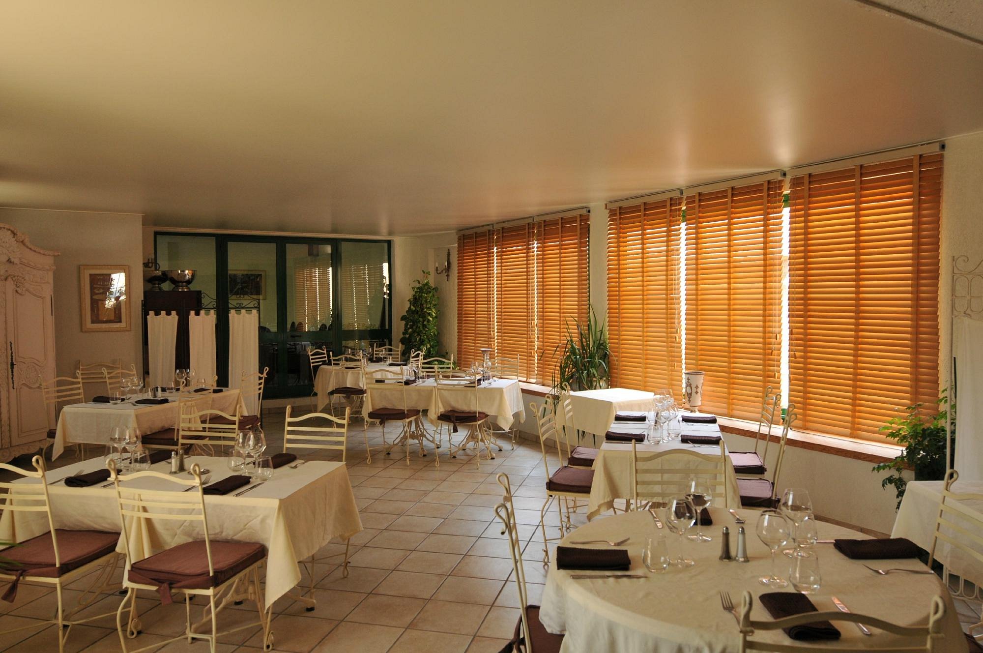 Franceschini Hôtel Restaurant Restaurant à Ghisonaccia