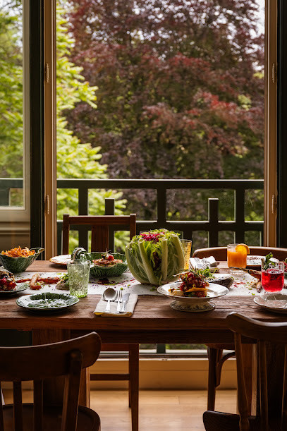 Ora Farmhouse - Pavillon Du Lac Restaurant à Paris 19