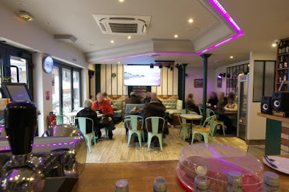 Café De La Halle, Aux 100 Bières Restaurant à Sens