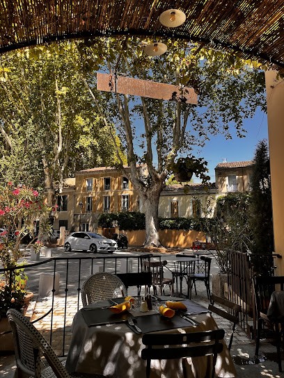 Restaurant Le Cercle De Cucuron, Restaurant à Cucuron