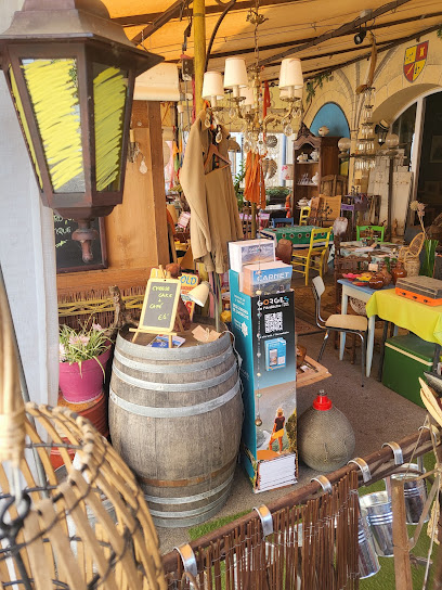 Café-Restaurant &Vintage Restaurant à Saint-Montan