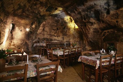 Restaurant Les Caves de la Genevraie, Restaurant à Louresse-Rochemenier