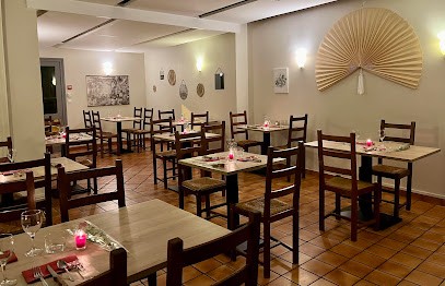 Les Filles D'à Côté, Restaurant à Savenès