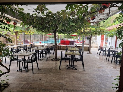 Iduki Ostatua - Restaurant Pays Basque, Restaurant à La Bastide-Clairence