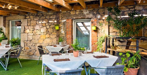 hôtel- Restaurant de la Dore 3 étoiles, Restaurant à Vertolaye