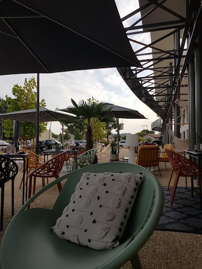 SOKKO ” Drinks & Food ”, Restaurant aux Angles