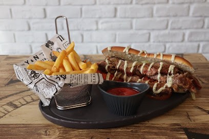 The Namer, Restaurant aux Lilas