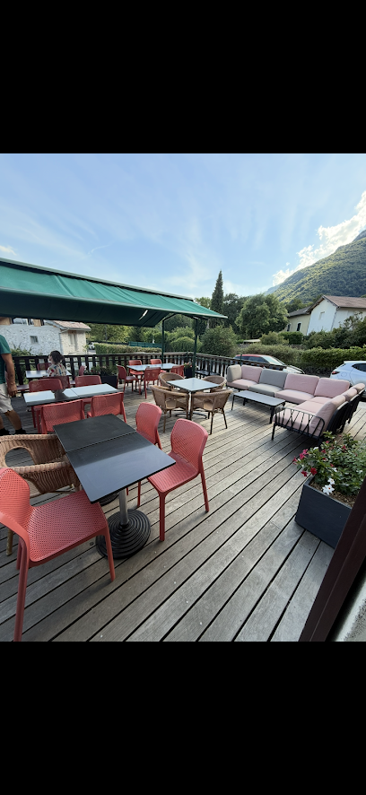 Cafe De La Mairie Restaurant à Saint-Vincent-de-Mercuze