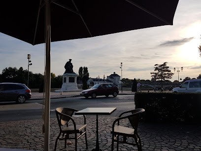 Café Des Arts Chinon, Restaurant à Chinon