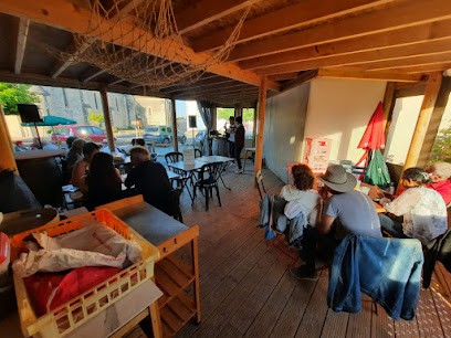 Aux Copains d'Abord, Restaurant à Curzon