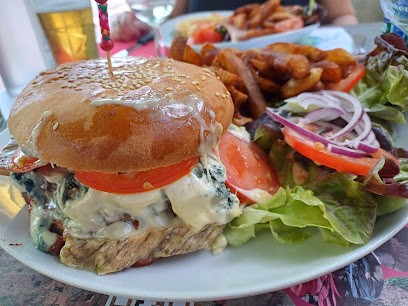 AT THE HEART OF LAKES, Restaurant à Trémouille