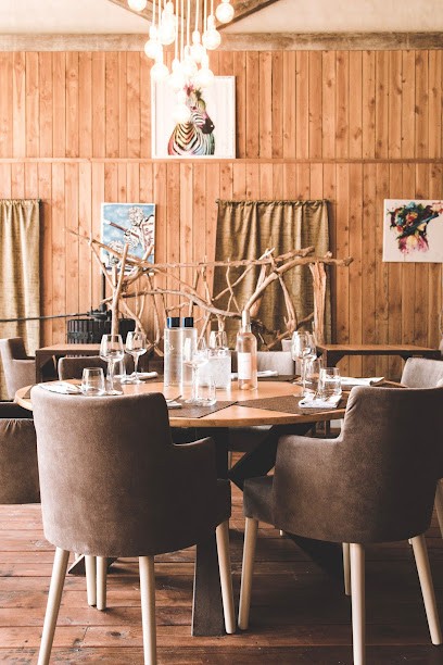 Ô Tour De La Table, Restaurant à Nébian