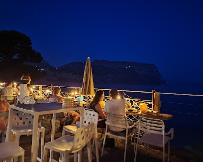 same same beach, Restaurant à Cassis