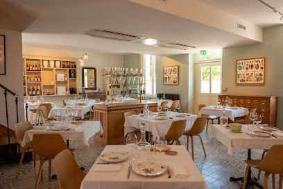 Le Tilleul Du Gourmet Restaurant à Chasseneuil-sur-Bonnieure